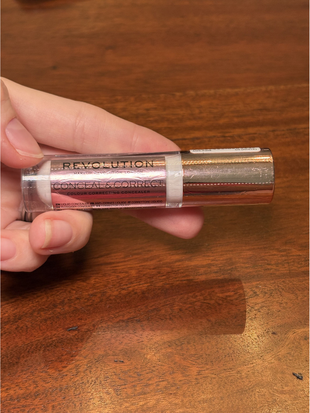 Revolution liquid makeup Conceal & Correct. NEW!
